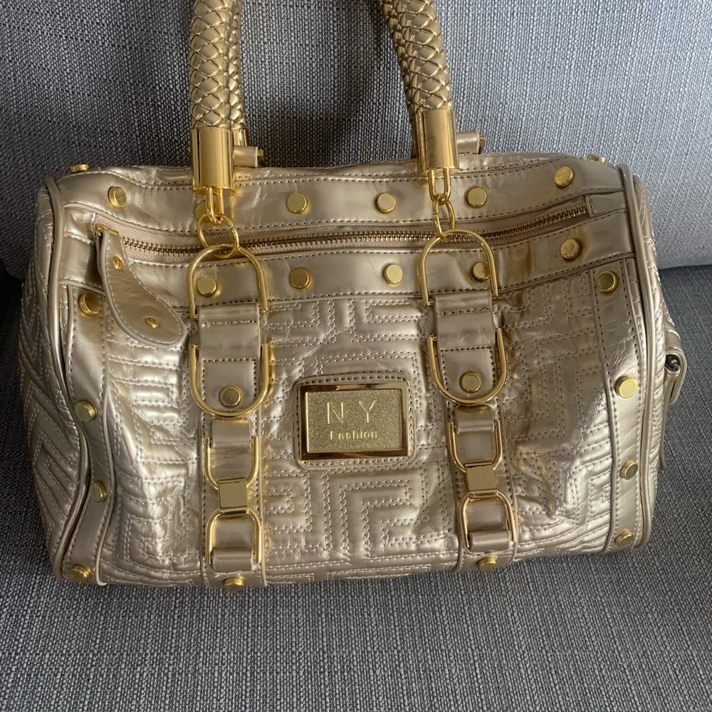 CLEARANCE GOLD NY FASHION BAG. VIEW VIDEO Medium